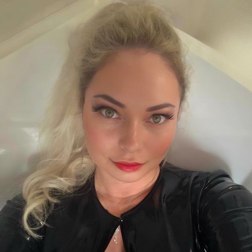 Galeriebild 14 von Ablaze Camellia Poison