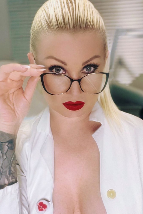 Profilbild von Ella Bizarr