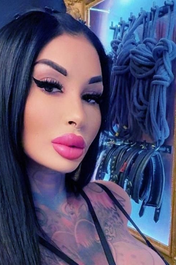 Profilbild von Miss Chloé Avelle